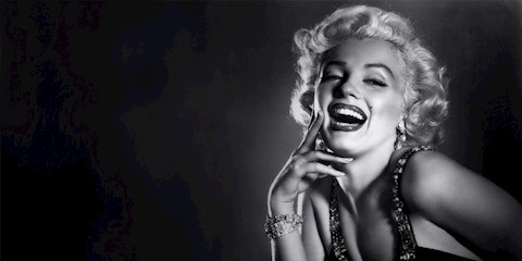 TOMMY HILFIGER MARILYN MONROE’NUN GİYDİĞİ JEAN'İ AÇIK ARTIRMAYA ÇIKARIYOR