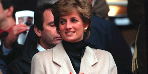 PRENSES DIANA’NIN EN ÇOK GİYDİĞİ PARÇA AÇIK ARTIRMADA SATILDI