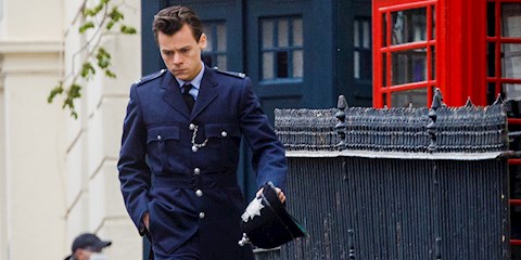 EMMA CORRIN VE HARRY STYLES'IN MY POLICEMAN FİLMİNDEN İLK FOTOĞRAFLAR