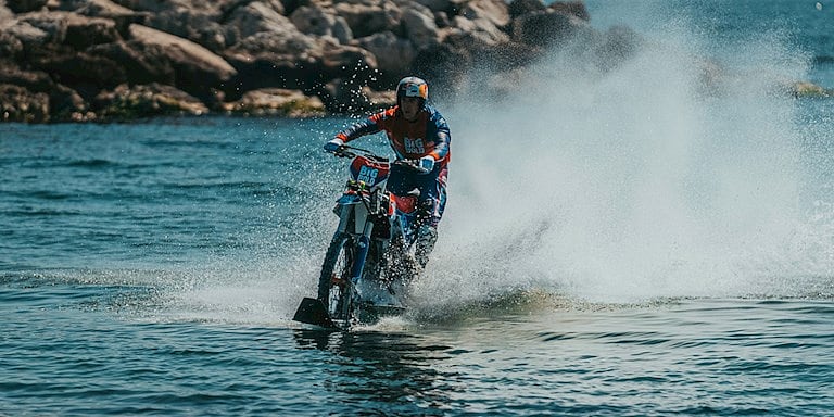 DÜNYACA ÜNLÜ MOTOSİKLET PERFORMANS SANATÇISI ROBBİE MADDİSON İSTANBUL’DA 