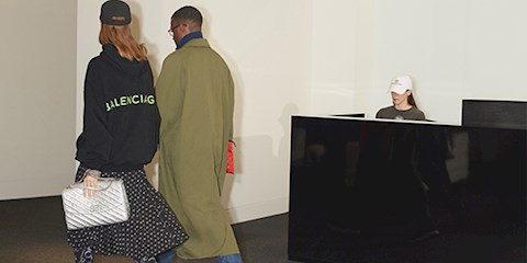 BALENCIAGA NET-A-PORTER İÇİN ÖZEL BİR KOLEKSİYON ÇIKARIYOR