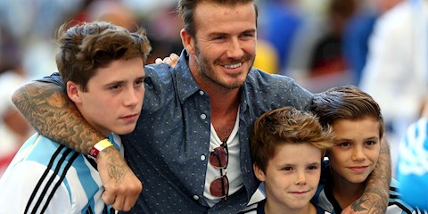 DAVID BECKHAM FEMİNİSTLİĞİN ÖNEMİNİ VURGULYOR