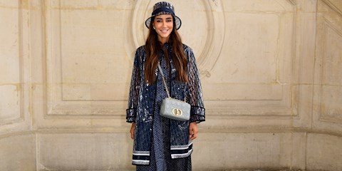 YAĞMURDAN KORKMAYAN ŞIKLIK