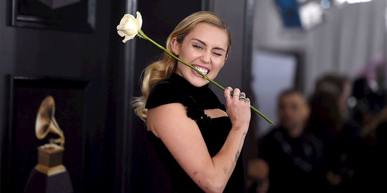 MILEY CYRUS YENİ BİR ŞARKI ÇIKARDI
