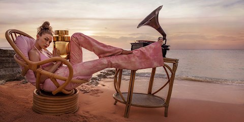 GIGI HADID MICHAEL KORS WONDERLUST PARFÜMÜNÜN YÜZÜ OLDU