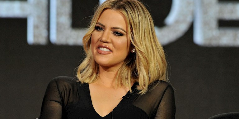 KHLOE KARDASHIAN, CHRISTIAN COWAN’IN ÖDÜNÇ VERDİĞİ ELBİSEYİ İNTERNET SİTESİ ÜZERİNDEN SATIŞA ÇIKARDI