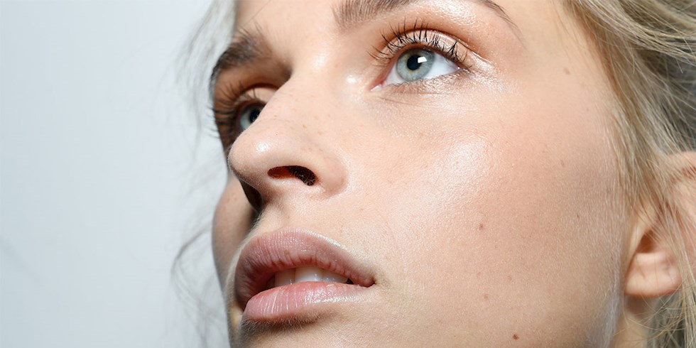 GÖZ ÇEVRESİ BAKIMINI ATLAMAYIN