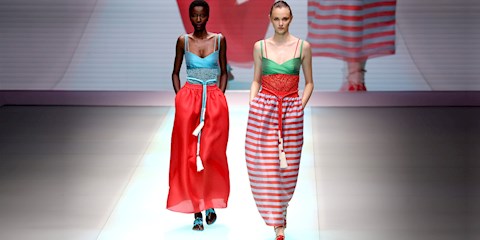 MİLANO MODA HAFTASI: EMPORIO ARMANI İLKBAHAR / YAZ 2022 DEFİLESİ