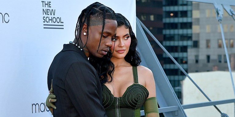 KYLIE JENNER OĞLUNUN İSMİNİ AÇIKLADI