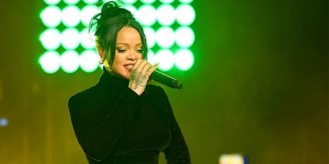 RIHANNA SUPER BOWL’DA SAHNE ALACAK