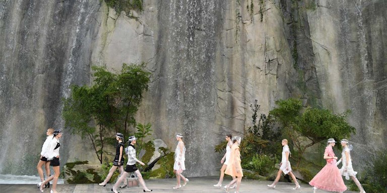 CHANEL’İN İLKBAHAR 2018 DEFİLE SETİ