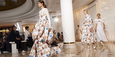 LONDRA MODA HAFTASI: BALON ELBİSELER