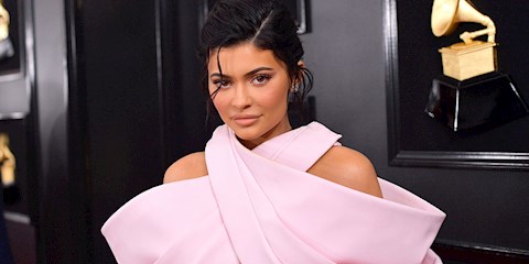 KYLIE JENNER DÜNYANIN EN GENÇ MİLYARDERİ OLDU