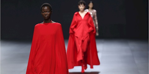 Canlı Yayın: Valentino İlkbahar- Yaz 2024 Defilesi 