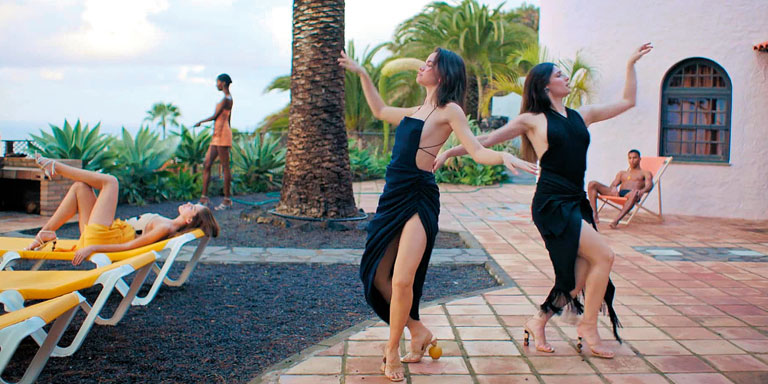 İlkbahar/yaz 2018 koleksiyonu La Bomba’nın kısa filmini çeken erkek arkadaşı, yeni yeteneklerden Gordon von Steiner.