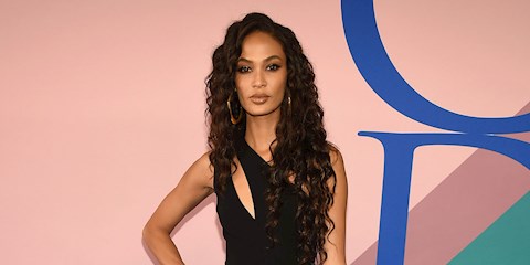 JOAN SMALLS OYUNCU OLUYOR