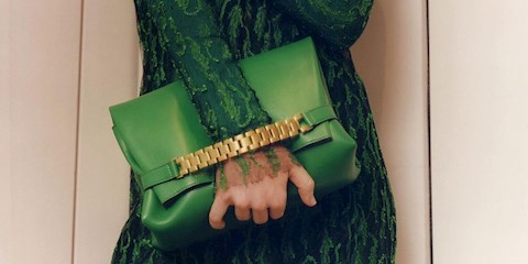 VICTORIA BECKHAM, YENİDEN ÇANTA TASARLIYOR