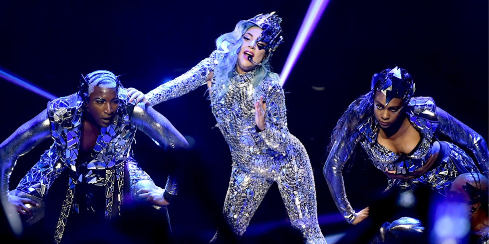 LADY GAGA POP MÜZİĞE DÖNDÜ!