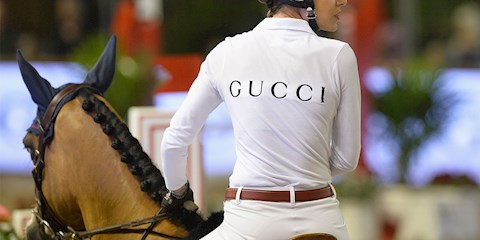 GUCCI VE GUESS’IN DOKUZ SENELİK ANLAŞMAZLIĞI SONA ERDİ