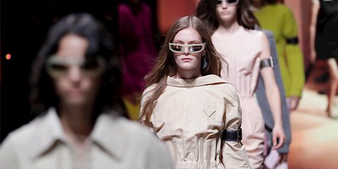 CANLI YAYIN: PRADA İLKBAHAR/YAZ 2023 DEFİLESİ