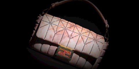 FENDI, BAGUETTE HOLIDAY EDITION'I KUTLUYOR
