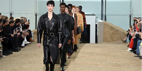 PARİS MODA HAFTASI: CHLOE SONBAHAR-KIŞ 2022 DEFİLESİ