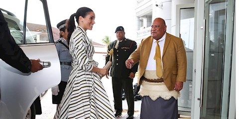 MEGHAN MARKLE KRALİYET PROTOKOLÜNE UYMAYA BAŞLADI