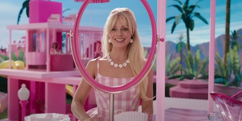 BARBIE FİLMİ DÜNYADAKİ PEMBE BOYALARI TÜKETMİŞ!