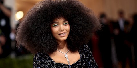 CHANEL’İN YENİ KAMPANYASINDA WHITNEY PEAK VAR