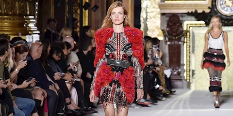 KÜÇÜK RENKLİ ELBİSELER