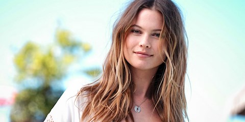BEHATI PRINSLOO’NUN YENİ GÜZELLİK KAMPANYASI