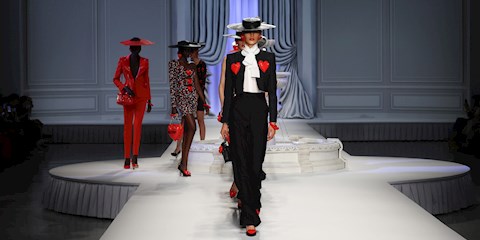 MİLANO MODA HAFTASI: MOSCHINO İLKBAHAR-YAZ 2023 DEFİLESİ