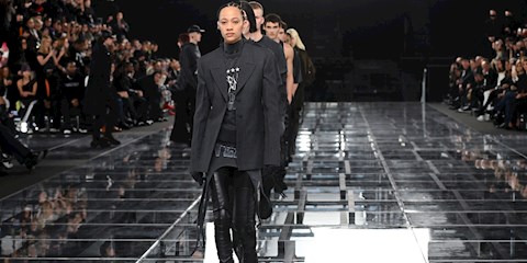 PARİS MODA HAFTASI: GIVENCHY SONBAHAR-KIŞ 2022 DEFİLESİ