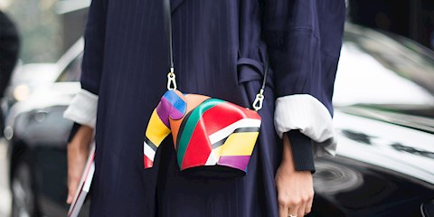 LOEWE’NİN İKONİK ÇANTASI FİLLERE YARDIM İÇİN GÜNCELLENDİ