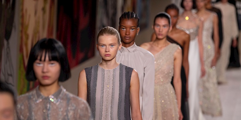 Canlı Yayın: Dior İlkbahar-Yaz 2024 Haute Couture Defilesi 