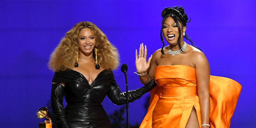 BEYONCE, KADIN SANATÇILARI KUTLUYOR