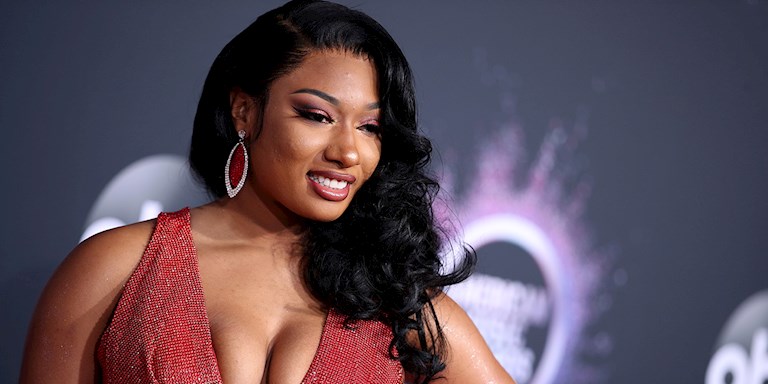 MEGAN THEE STALLION’DAN TÜM BEDENLER İÇİN MAYO KOLEKSİYONU