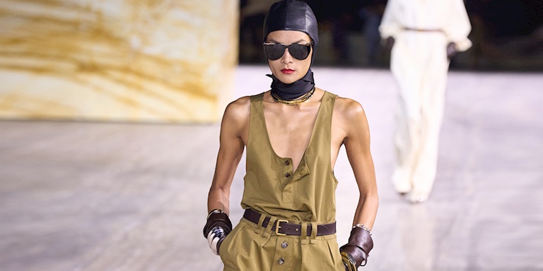 Paris Moda Haftası: Saint Laurent İlkbahar-Yaz 2024 Defilesi 