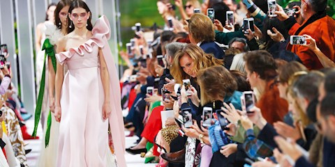 CEP TELEFONUYLA VEDALAŞ, HAYATA BAĞLAN