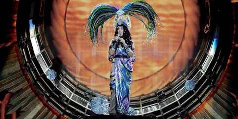 CHER’DEN YENİ BİR PARFÜM