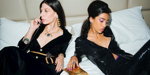  FARKLI YAKINLAŞMALARDAN DOĞAN MÜCEVHERLER: BEGUM KHAN X SİNAN TUNCAY