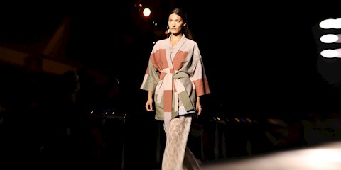 BELLA HADID’İN İLHAM VEREN HIRKA AŞKI