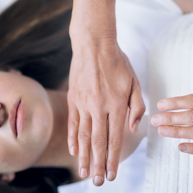 BİRAZ REİKİ ALIR MISINIZ?