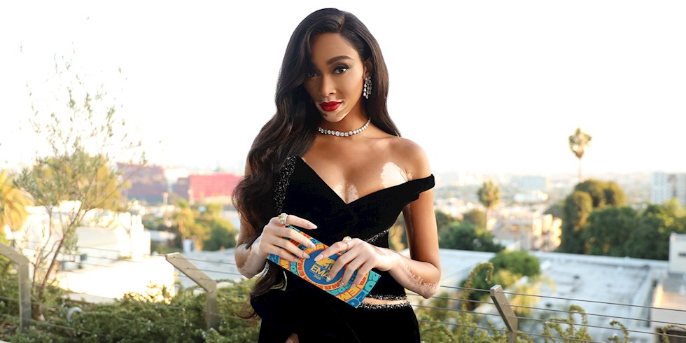 WINNIE HARLOW YENİ BİR GÜZELLİK MARKASI ÇIKARDI