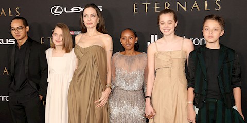  ANGELINA JOLIE, ETERNALS FİLMİNİN GALASINA ÇOCUKLARIYLA KATILDI