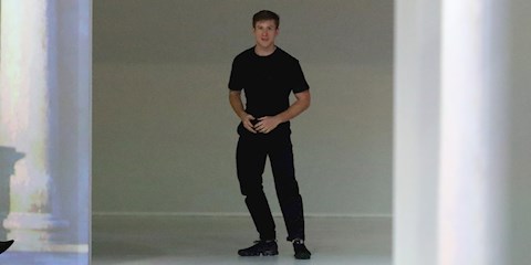 BURBERRY’NİN YENİ KREATİF DİREKTÖRÜ DANIEL LEE OLDU