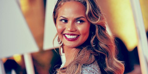 CHRISSY TEIGEN’DAN ‘ANNE VÜCUDU’ PAYLAŞIMI