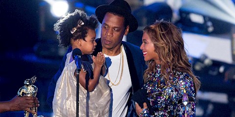 BEYONCE VE JAY-Z EVLİLİK YEMİNLERİNİ TAZELEDİ