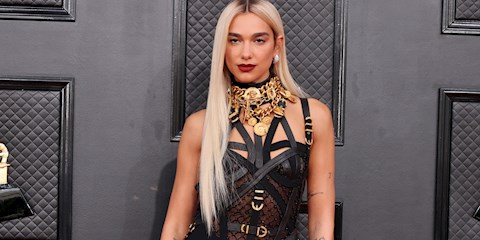 DUA LIPA YENİDEN SARIŞIN! 