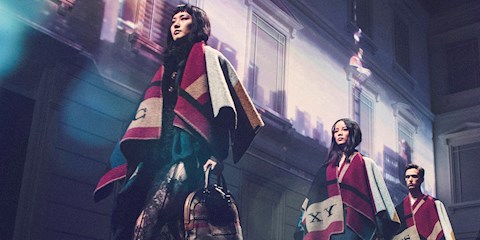BURBERRY SONBAHAR 2021 DEFİLESİNİ ERTELEDİ